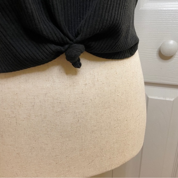 Fashion Nova “Knot your problem” tank - Picture 3 of 5